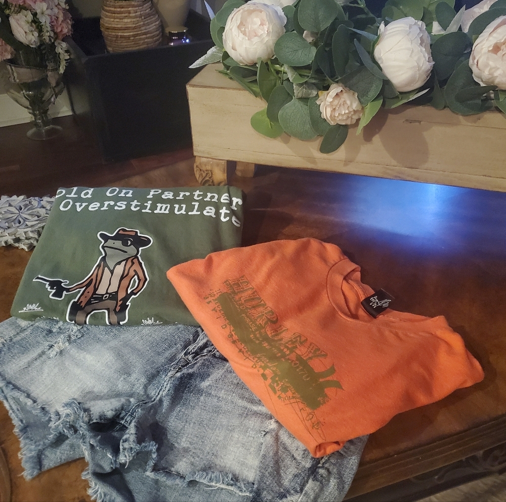 !Bundle!Vintage Hurley Orange Tshirt & Slogan Tshirt